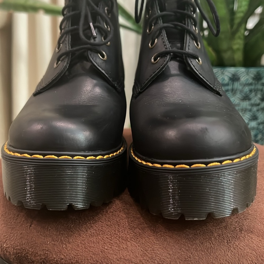 Dr Martens | Shriver Hi Women’s Wyoming Leather Heeled Boots, Size W 7 - Picture 6 of 11
